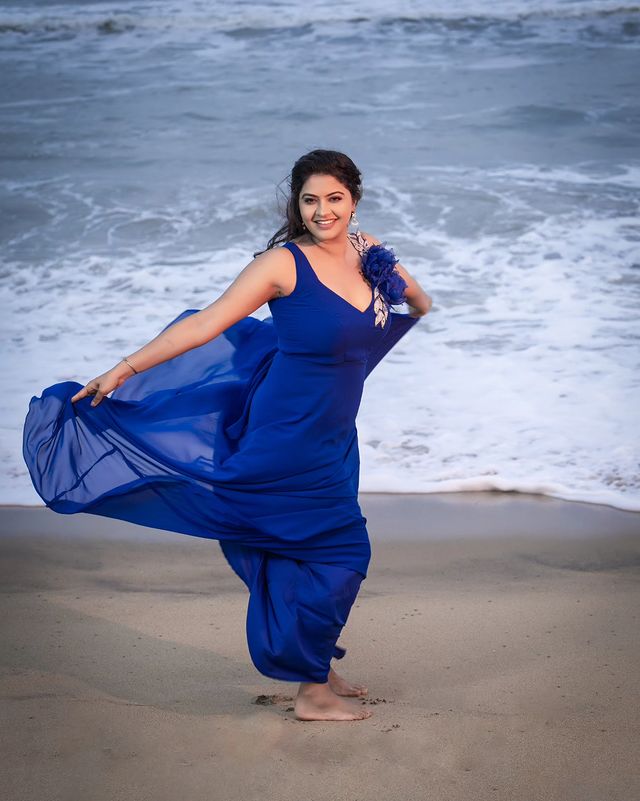 Rachitha Mahalakshmi Viral Beach Photography Pose